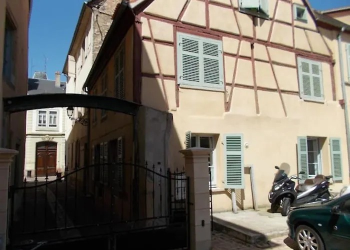 La Cour De Berthe Ouest Daire